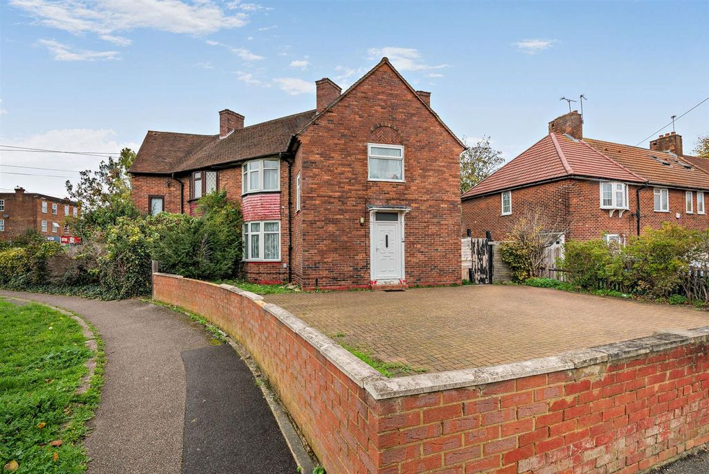 Property photo 1 of 9 8669092-Exterior09-800.Jpg