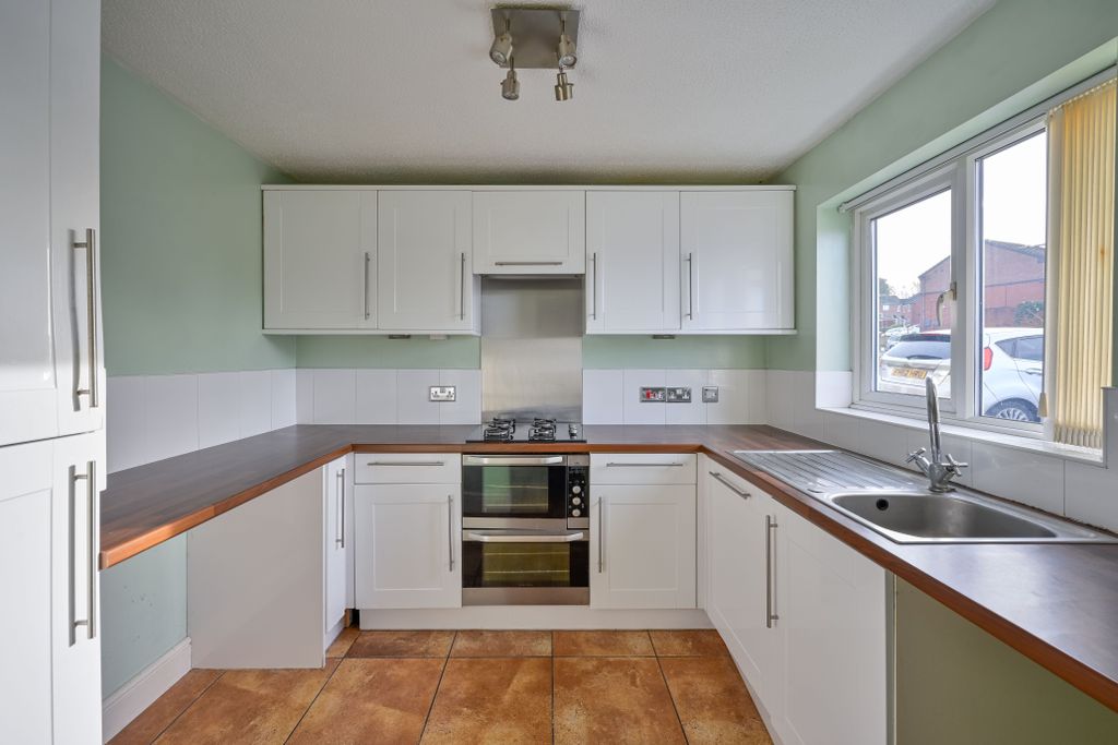 Property photo 3 of 16 Kitchen