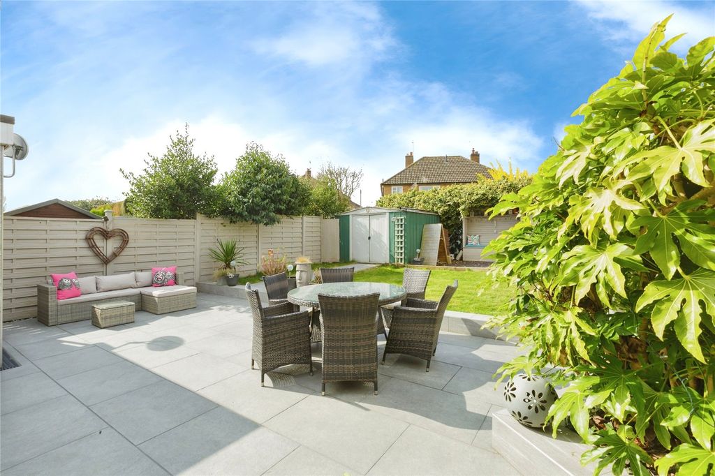 Property photo 2 of 25 Picture No. 32