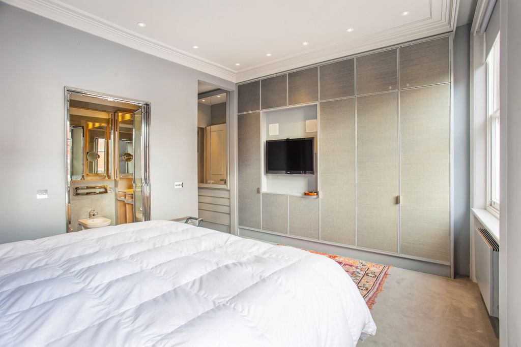 Property photo 2 of 12 Cadogan Gardens Lond