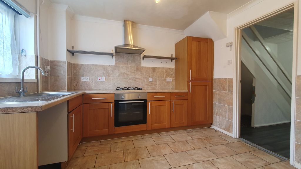Property photo 1 of 20 3 Bedroom Semi Detached For Rent