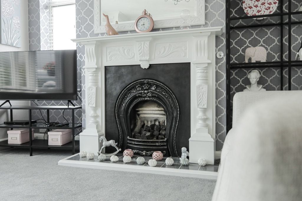 Property photo 3 of 24 Lounge Fireplace