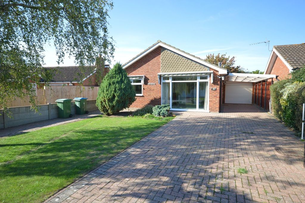 Property photo 1 of 16 Front And Driveway