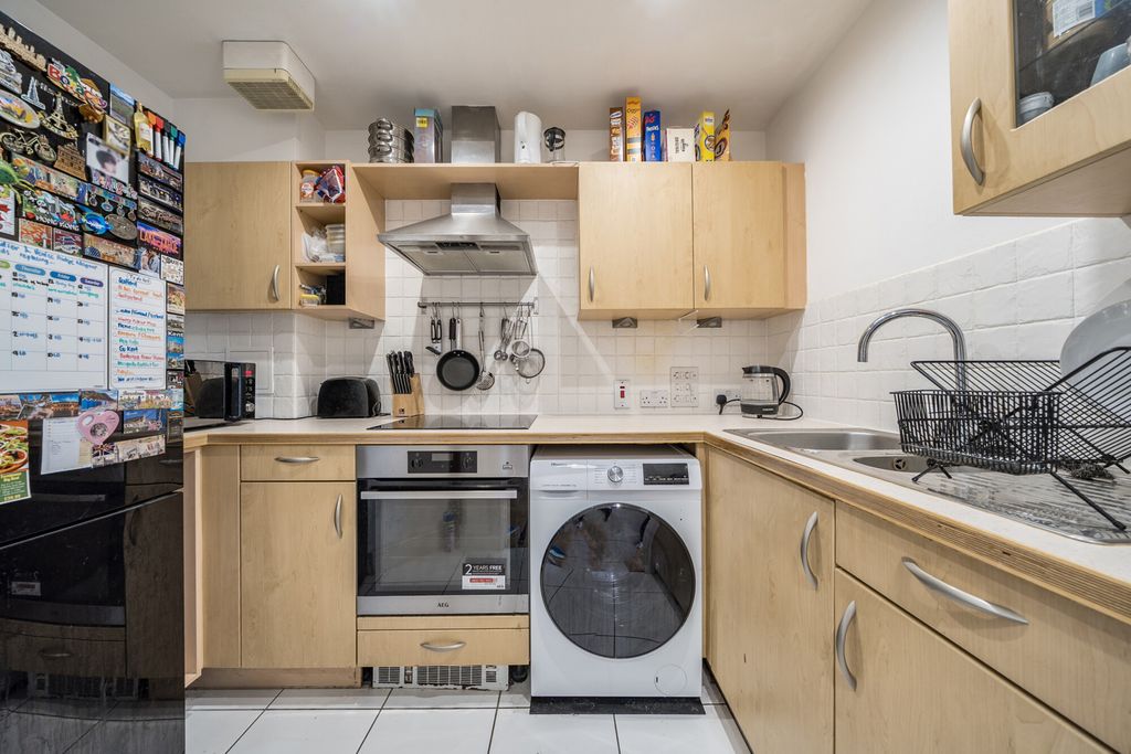 Property photo 2 of 19 Kitchen