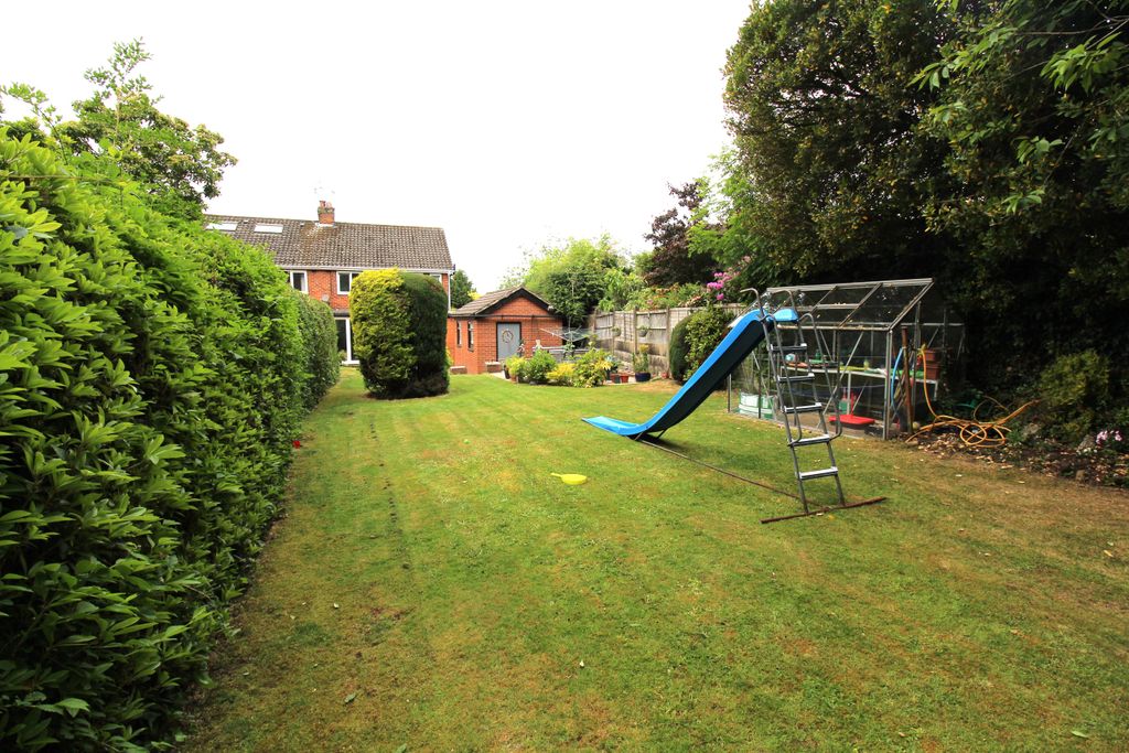 Property photo 2 of 22 Garden