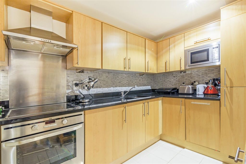 Property photo 2 of 12 Kitchen
