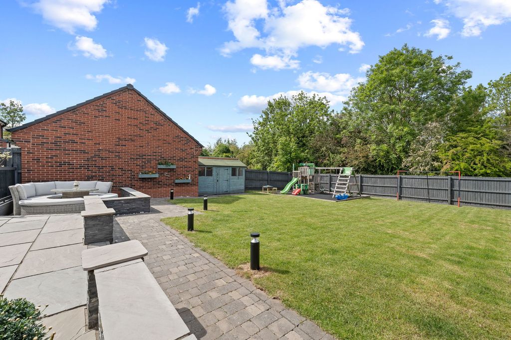 Property photo 3 of 37