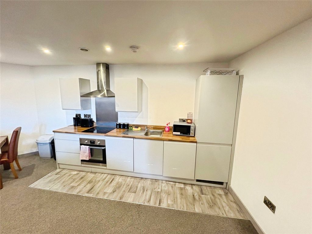 Property photo 3 of 9 Kitchen