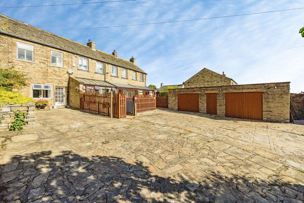 Property photo 2 of 26 8Shhudds-150926-21