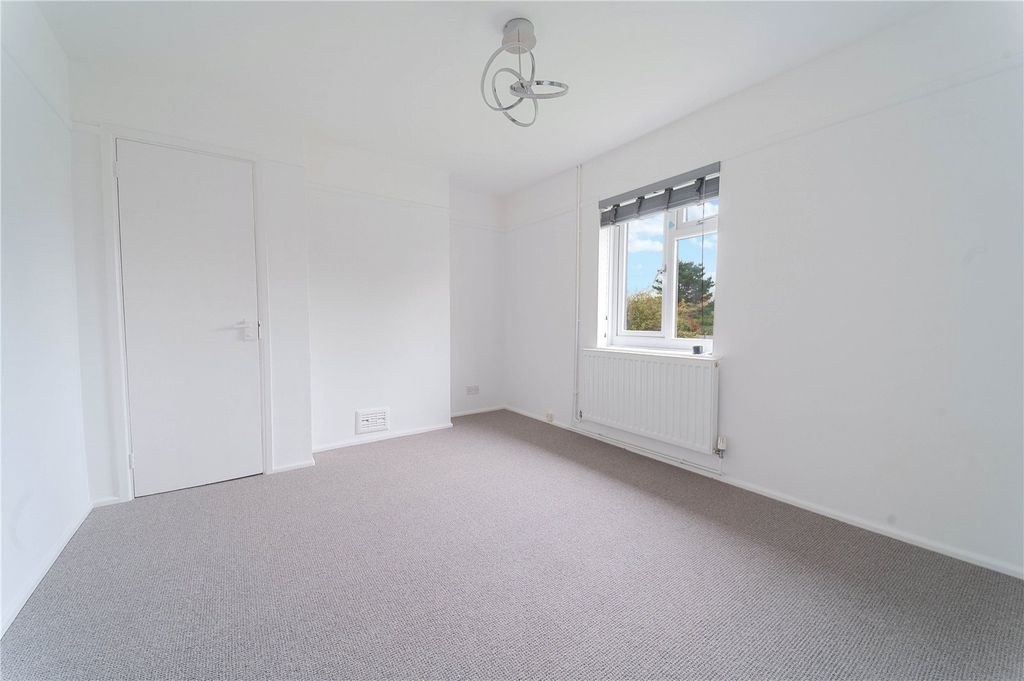 Property photo 3 of 10 Bedroom