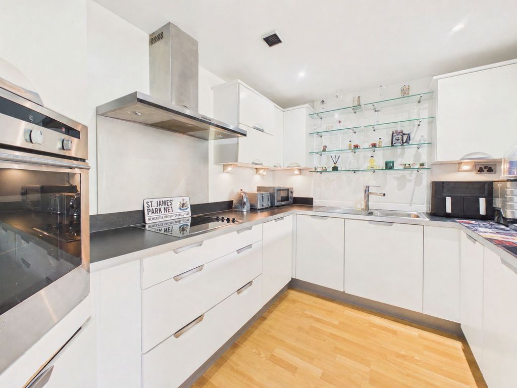 Property photo 2 of 12 Kitchen