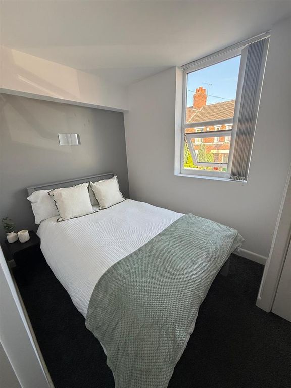 Property photo 2 of 5 Room 2 - 1.Jpeg