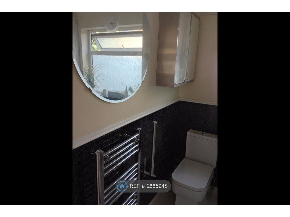 Property photo 2 of 11 Bathrooh