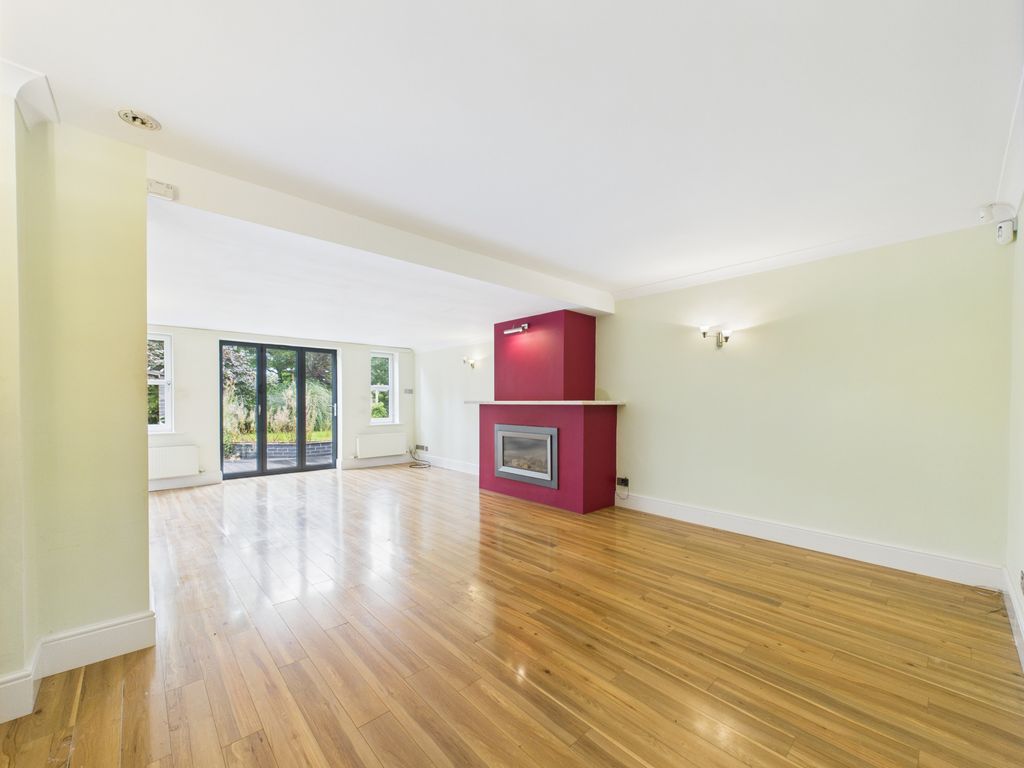 Property photo 2 of 26