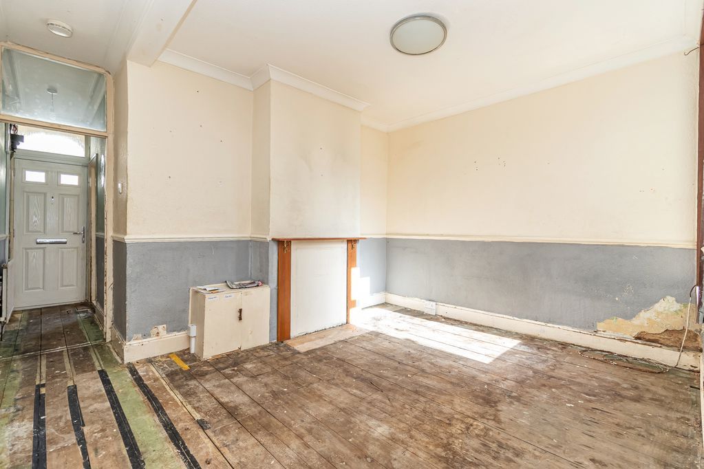 Property photo 3 of 19 .