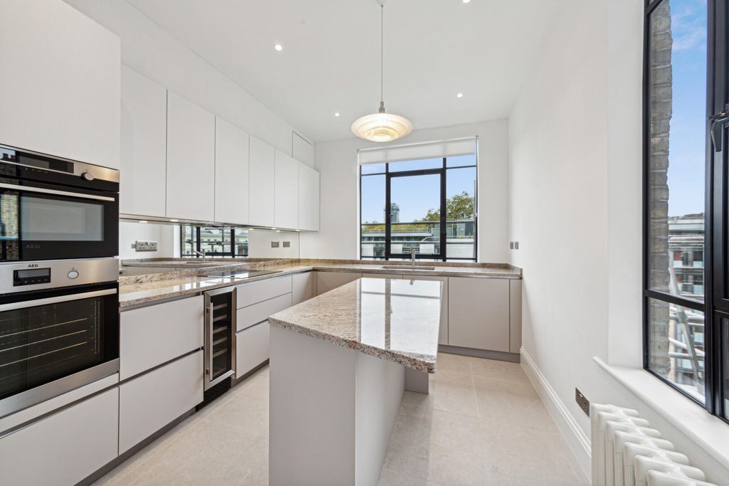 Property photo 2 of 10 Kitchen
