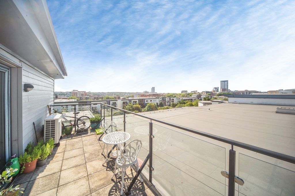 Property photo 2 of 18 Pbox-Img.Jpg