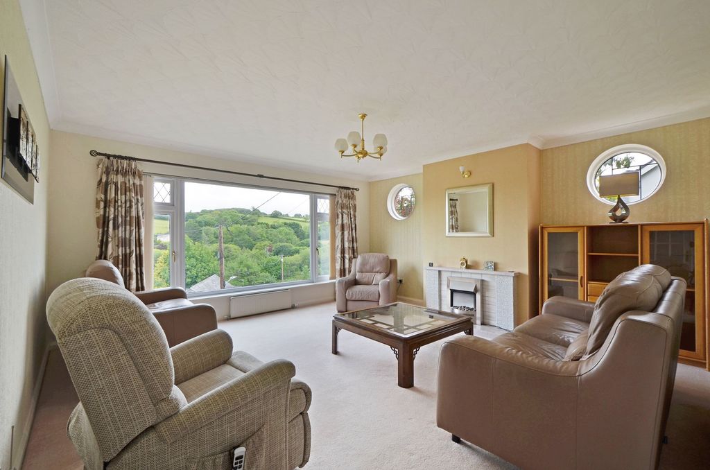 Property photo 3 of 42