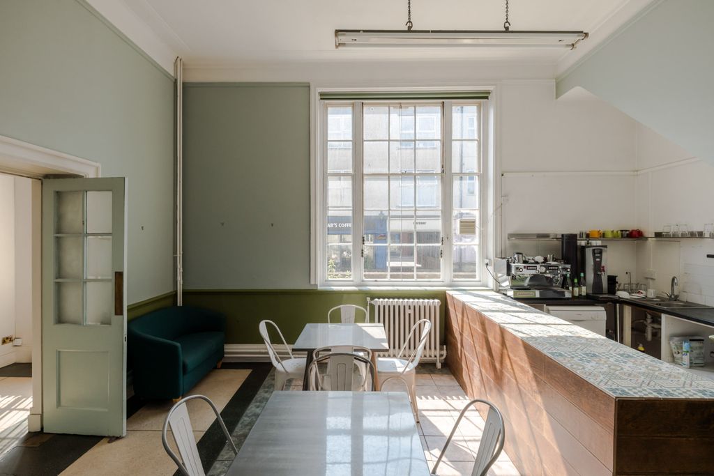 Property photo 2 of 48