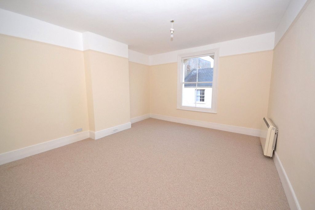 Property photo 3 of 8 Living Room