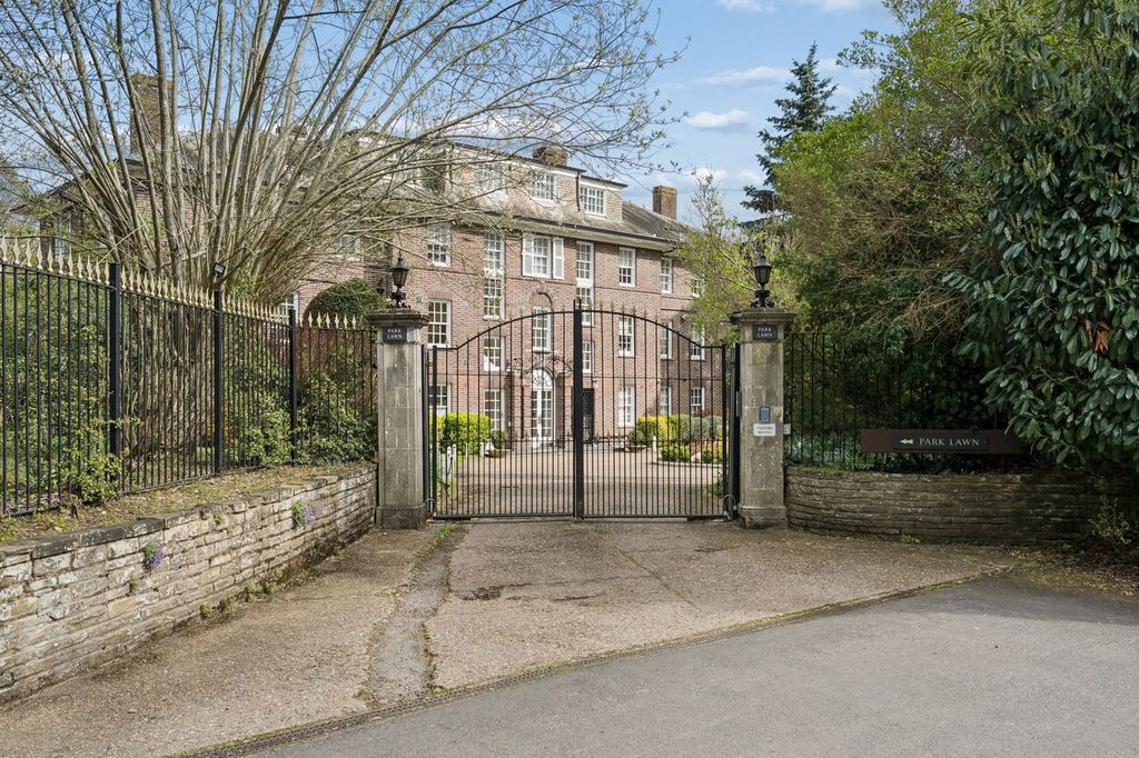 Property photo 1 of 30