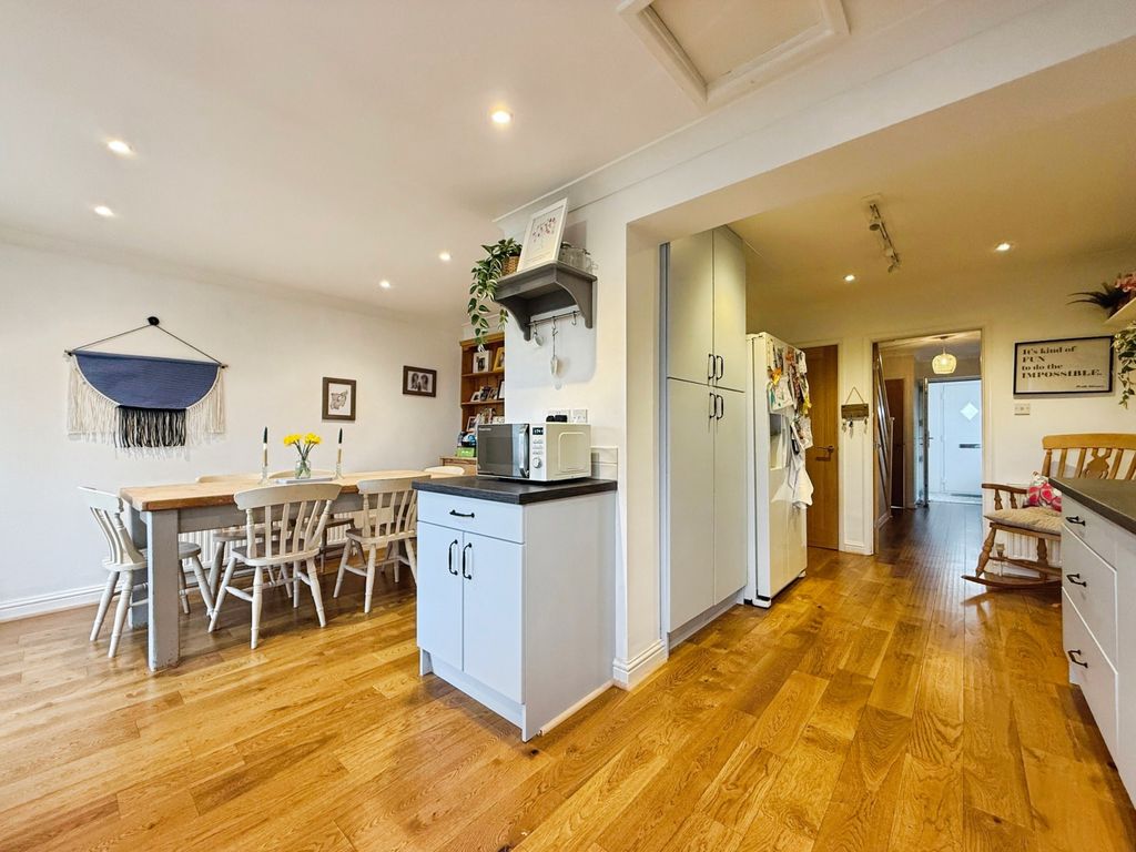 Property photo 3 of 18 Kitchen / Diner