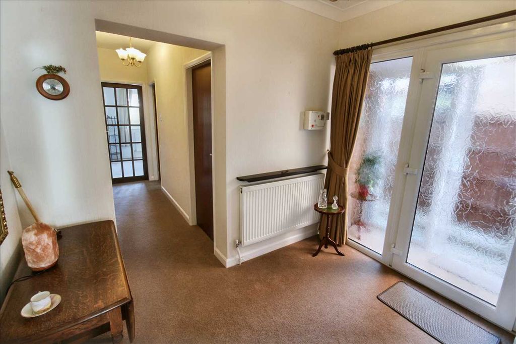 Property photo 2 of 21 Entrance Hall