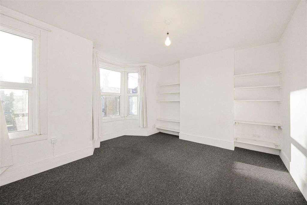 Property photo 2 of 9 3