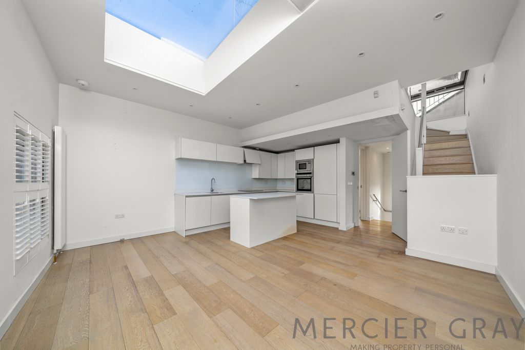 Property photo 1 of 16 Photo 8