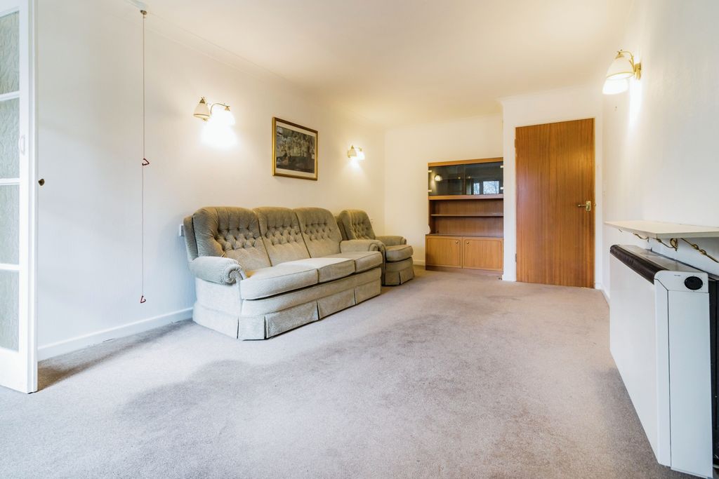 Property photo 3 of 10 Living Room