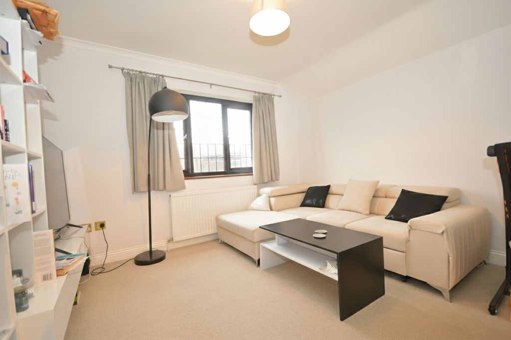 Property photo 2 of 7