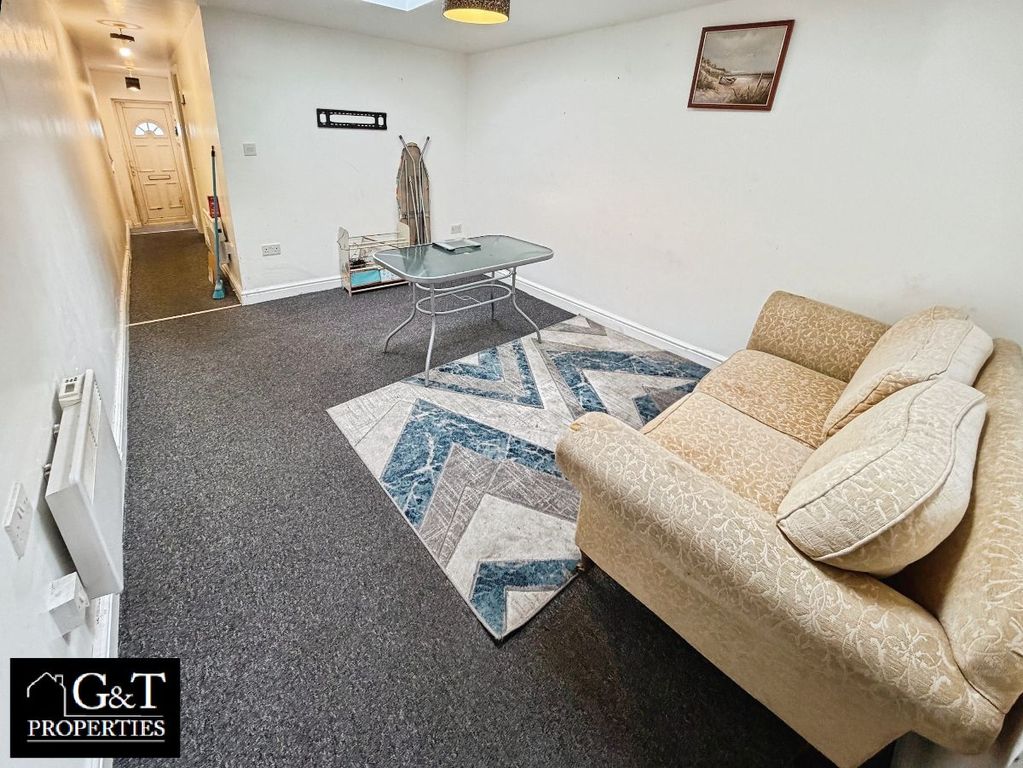 Property photo 2 of 8