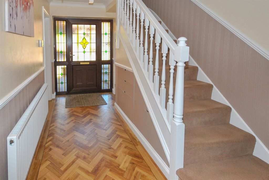 Property photo 3 of 28