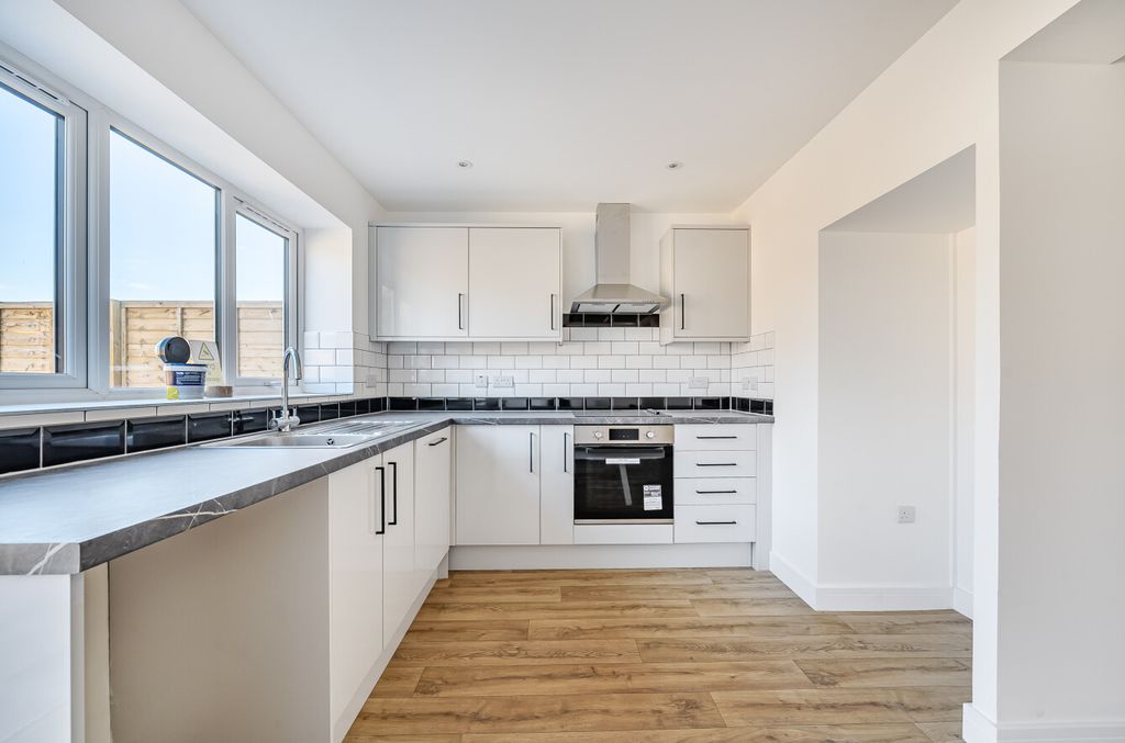 Property photo 3 of 9 13440101068A88d21F3c4c
