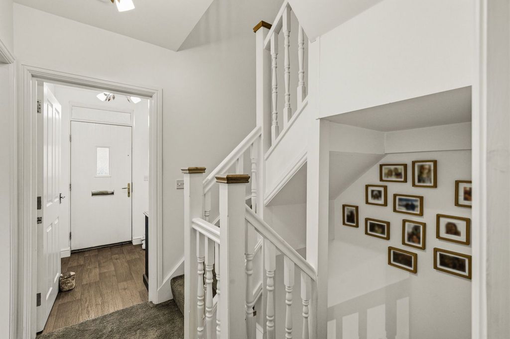 Property photo 2 of 26