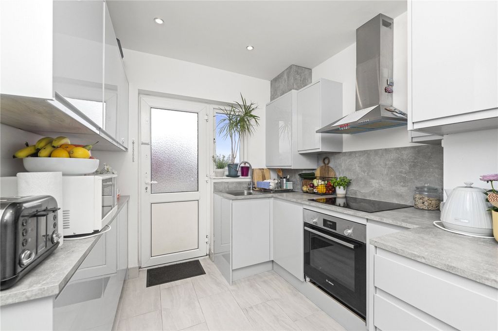 Property photo 3 of 8 Picture No. 15