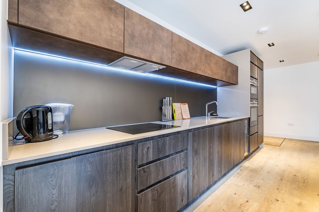 Property photo 3 of 14 Keybridge-House-06