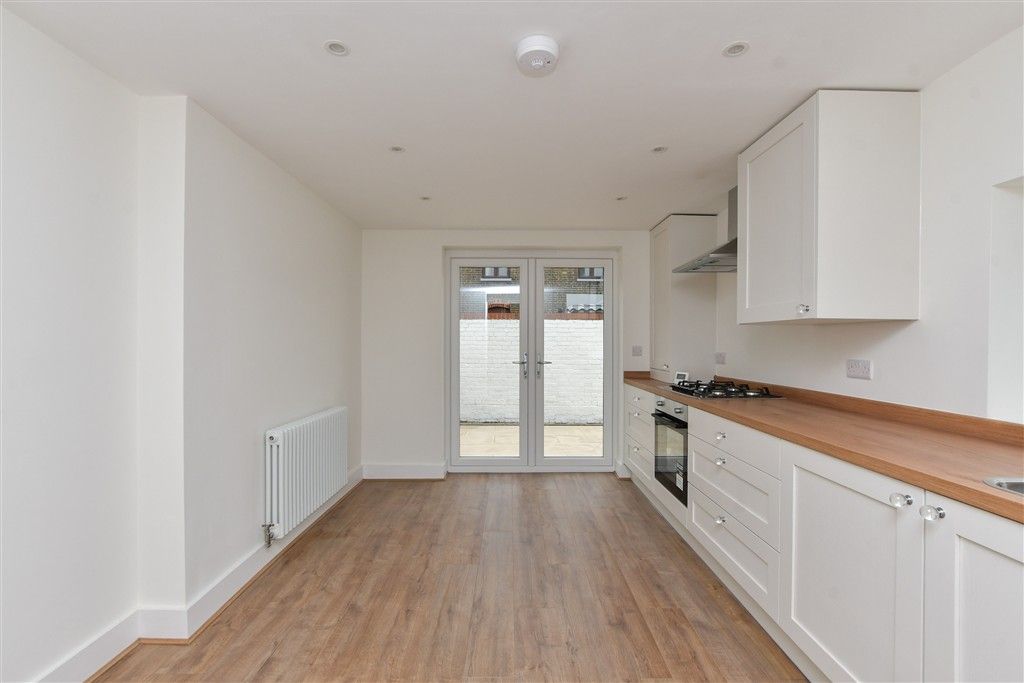 Property photo 3 of 17 Kitchen
