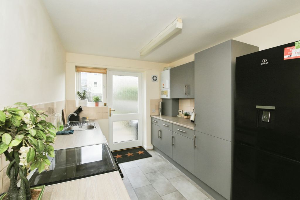 Property photo 3 of 15 Kitchen