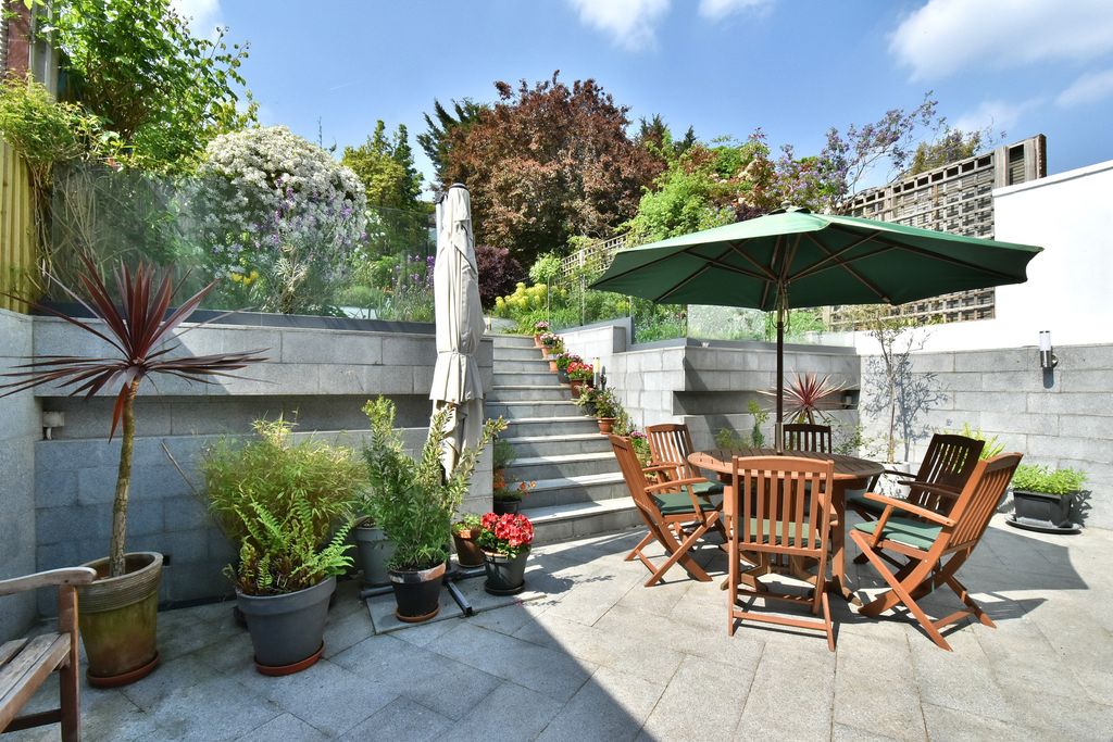 Property photo 3 of 24