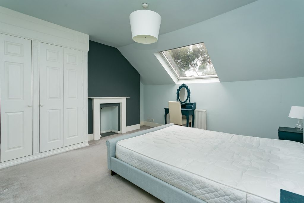 Property photo 3 of 8 Bedroom