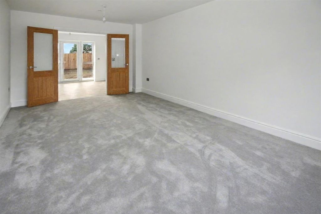 Property photo 2 of 26