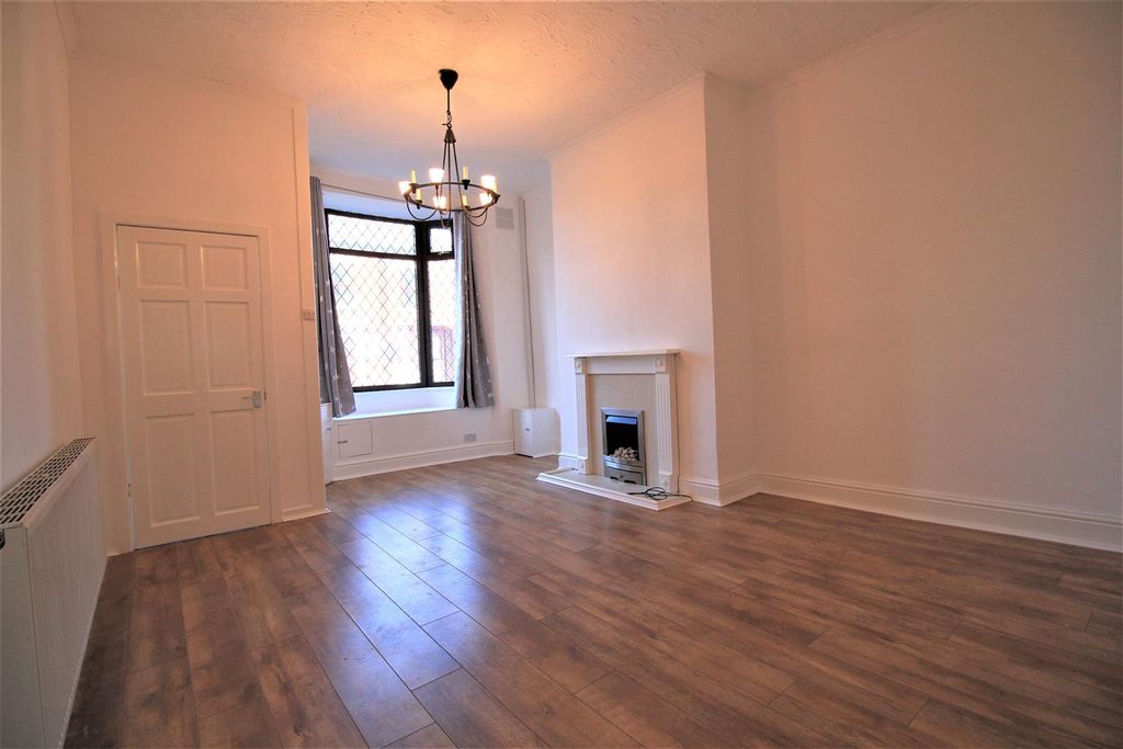 Property photo 2 of 10 Lounge.Jpg