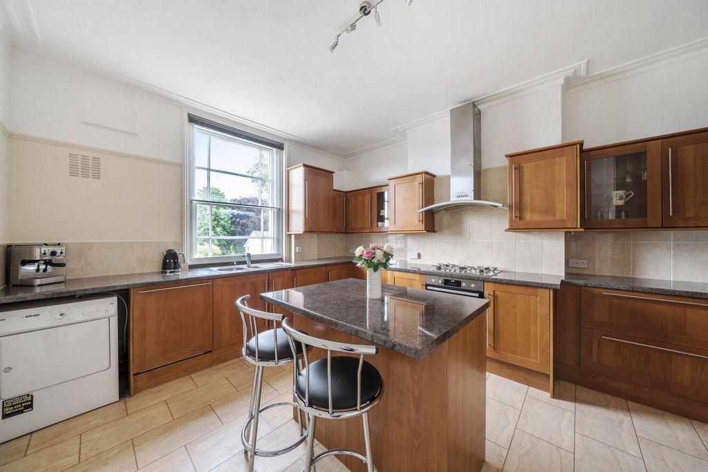 Property photo 3 of 17 Kitchen