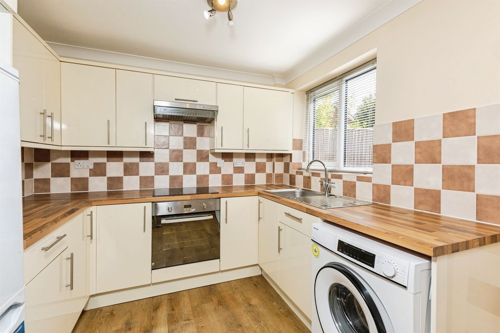 Property photo 2 of 20