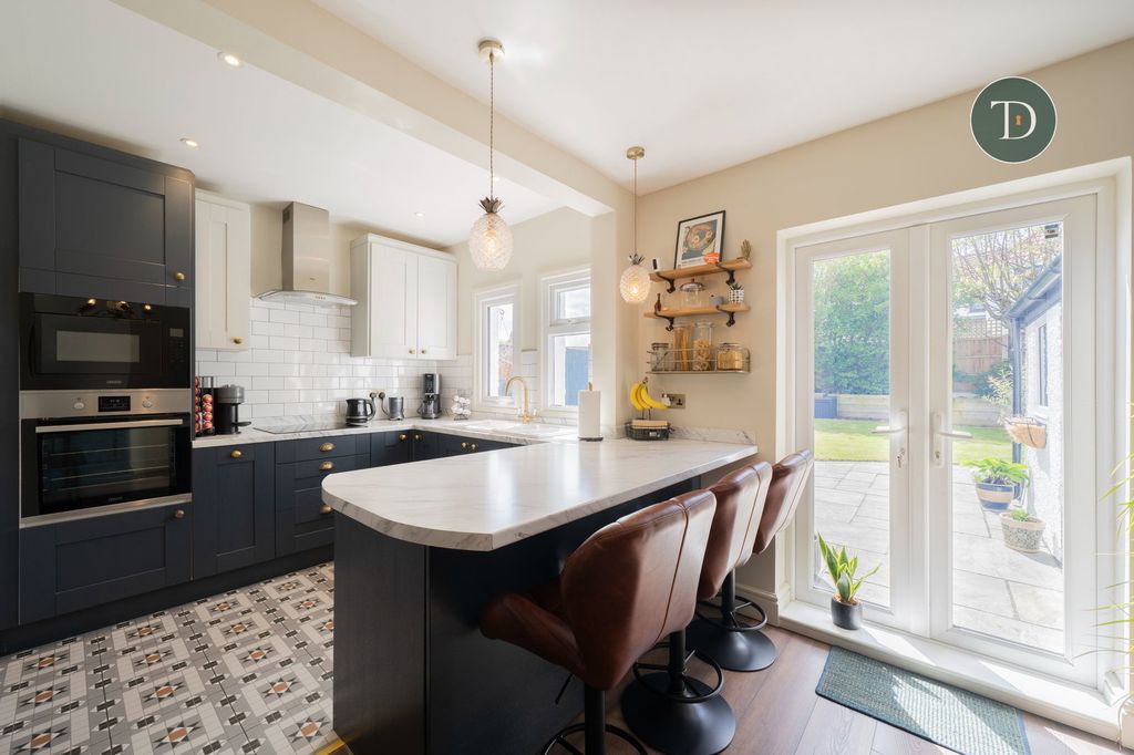 Property photo 3 of 23