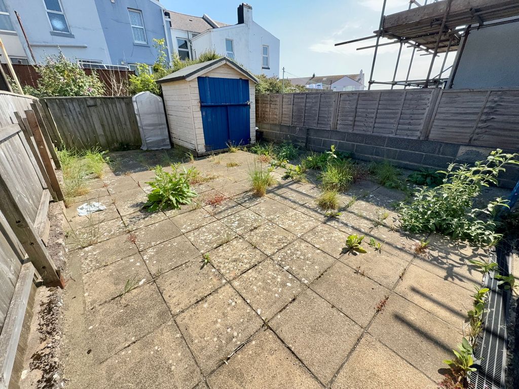 Property photo 2 of 21