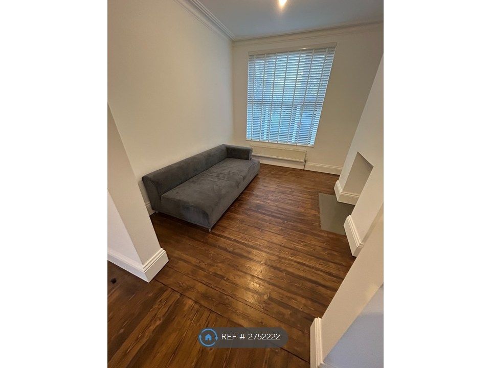 Property photo 3 of 10 Lounge