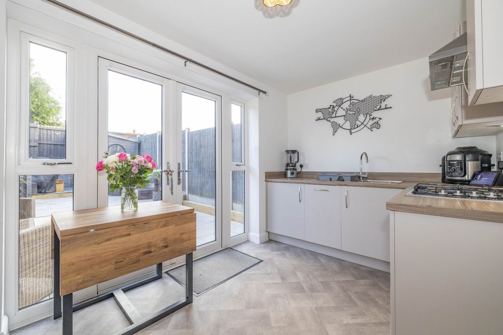 Property photo 3 of 12 Picture 3