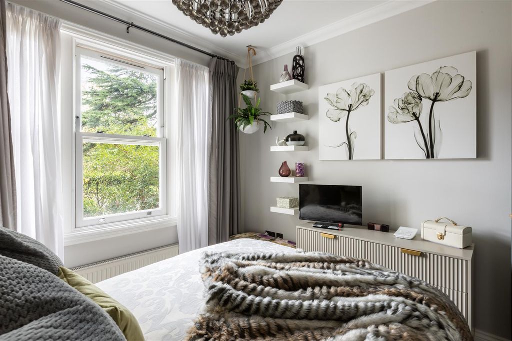 Additional image 16 of 2 bed flat for saleWray Park Road, Reigate RH2